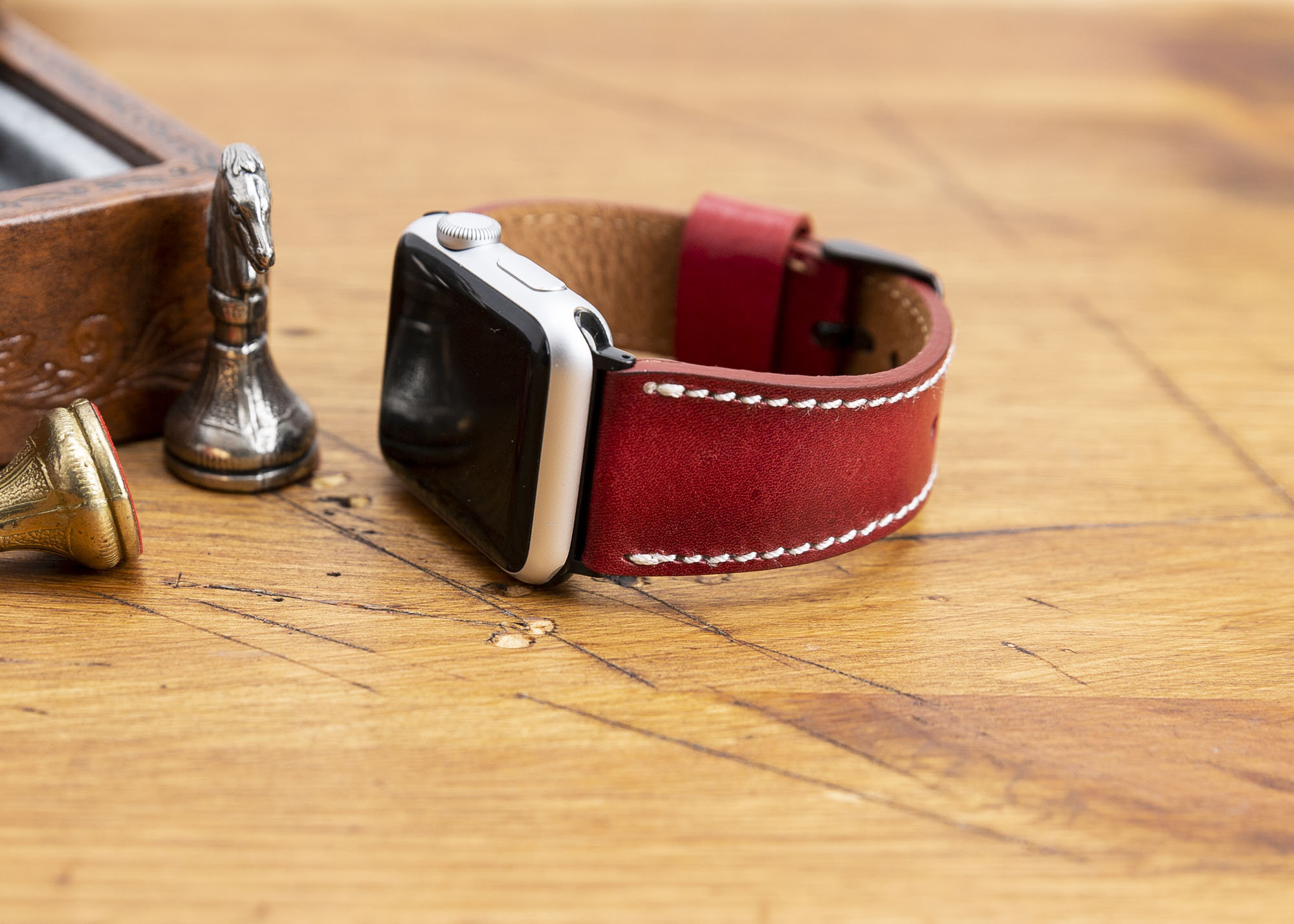 レッドレザー Apple Watch バンド ULTRA/8/7/SE/6/5/4/3/2/1/38 mm、40 
