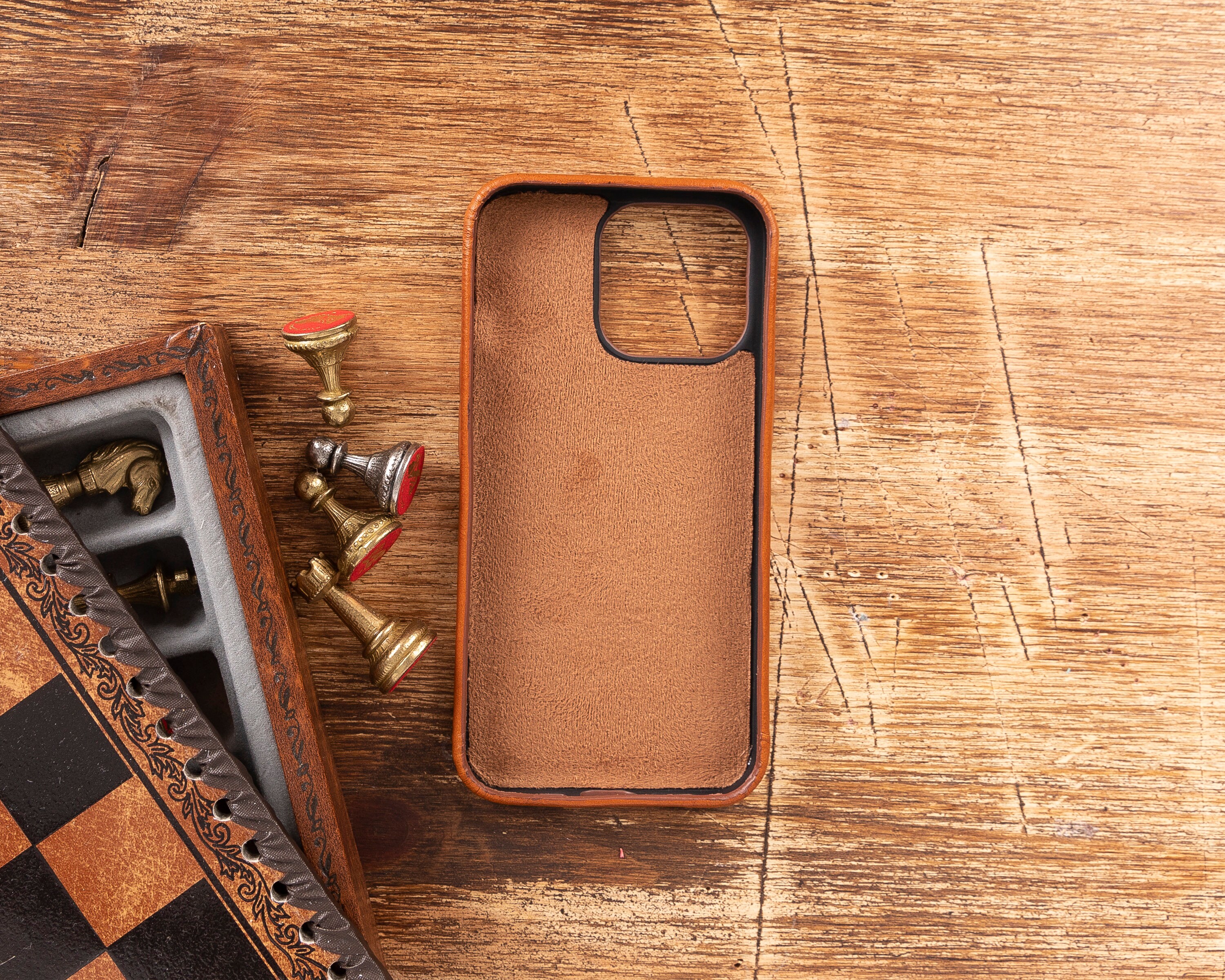 Custodia In Vera Pelle Per IPhone 14 Pro – In Pelle Nappa Italiana Con Magneti MagSafe, Colore Marrone, Protezione Da Cadute