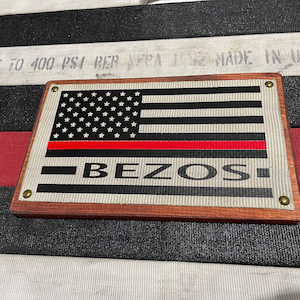 Letrero de manguera contra incendios con apellido personalizado, regalo de bombero, bandera de manguera contra incendios, línea roja delgada, bandera de línea roja delgada, bombero, regalo para bombero