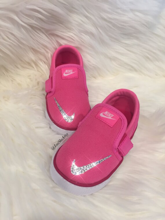 nike toki slip on pink