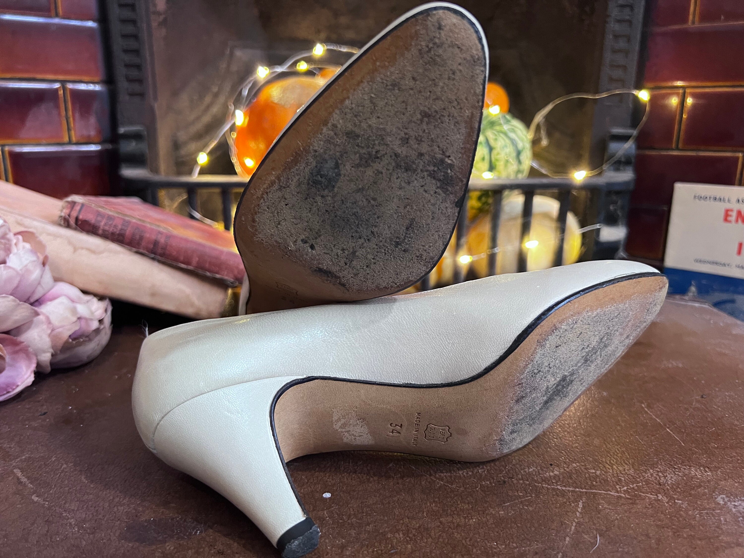 靴 Vintage celine shoes Vintage Shoes 50's, Céline, Paris Vintage Cream Shoes, Pale