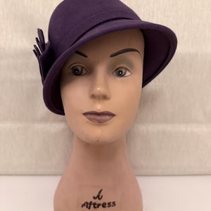 Vintage Burberrys Magenta Purple 100% Wool Felt Cloche Hat Made in England‎ Box Burberry Felt Hats for Women for sale | eBay main image 4