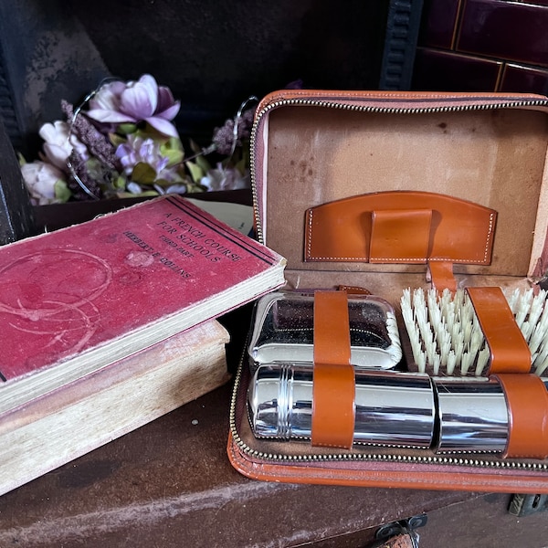 Gents Vintage  Vanity Grooming Set, Leather Case, Vintage Travel, Gents Gift, Vintage Mens Grooming Set, Brush, Bottles, Containers, 1940s