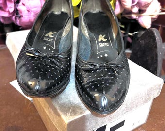 Zapatos de tacón bajo de piel negra vintage de los años 70 (talla 2,5 del Reino Unido)
