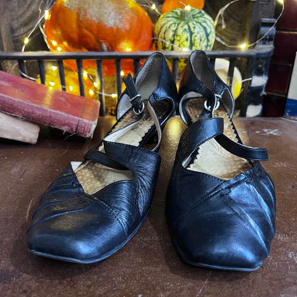 1970s Vintage Black Leather Shoes UK6.5 Vintage Mary Jane - Vintage Black Leather Shoes, 1970s synthetic sole low heel black Vintage shoes