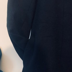 70er-Jahre-Vintage-Mantel, schwarzer Knopfleiste, Midi-Länge. Schwarzer Mantel, Vintage-Mantel, Aline-Vintage-Mantel, 1970er-Jahre-Mantel, Vintage-Kleidung, Jackenmantel Bild 4