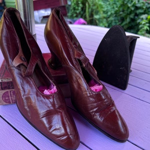 1920s Vintage Brown Leather Court Shoes: UK Size 3