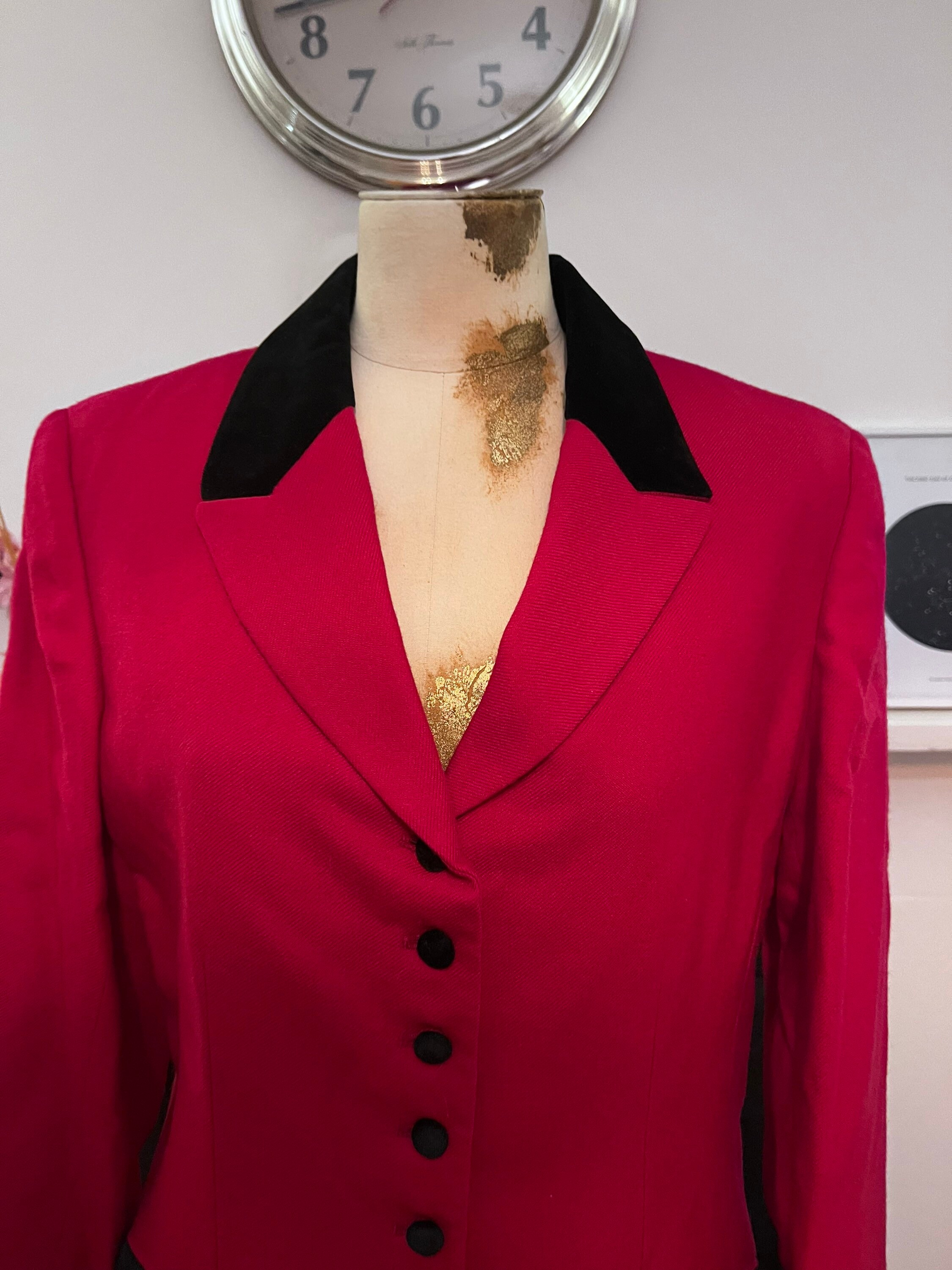 Red blazer hotsell black collar