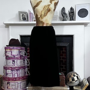 Vintage Velvet Skirt Midi Length Pencil Skirt Black,  Vintage Bkack mid calf skirt,  vintage pencil skirt, black skirt, velvet vintage skirt