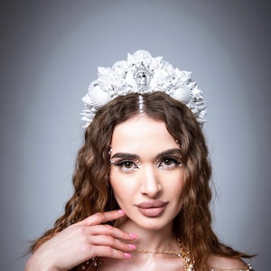 White Mermaid crown Seashell crown Seashell tiara Ocean hair accessories Mermaid photo prop Sea Queen crown Mermaid costume Sea queen siren