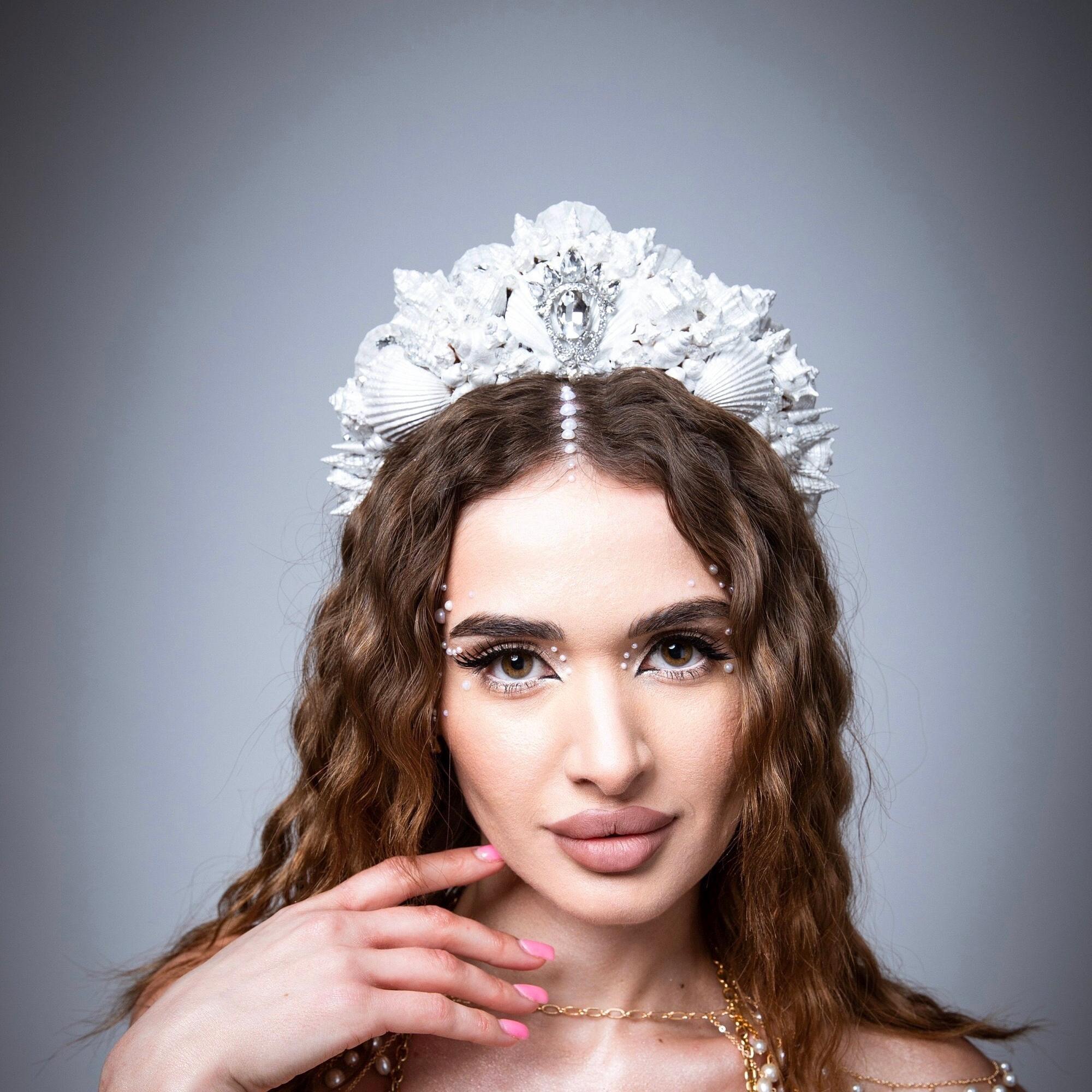 White Mermaid crown Seashell crown Seashell tiara Ocean hair accessories Mermaid photo prop Sea Queen crown Mermaid costume Sea queen siren