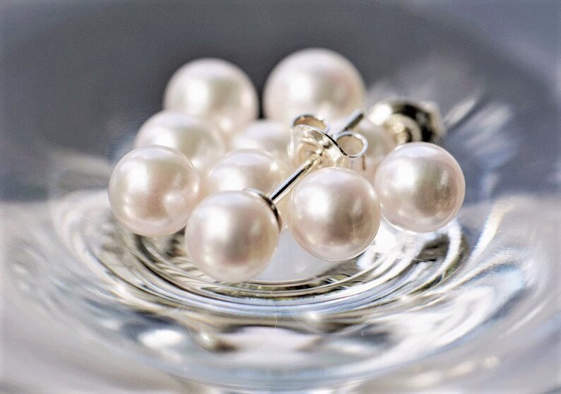 Natural saltwater Akoya pearls Akoya pearls Pearl stud earrings set on sterling silver ear posts