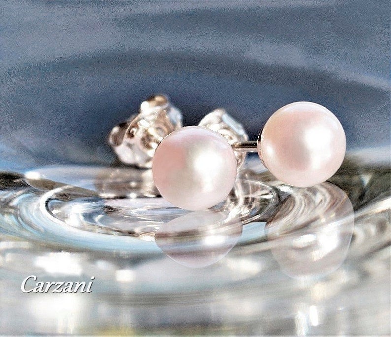 Natural saltwater Akoya pearls Akoya pearls Pearl stud earrings set on sterling silver ear posts