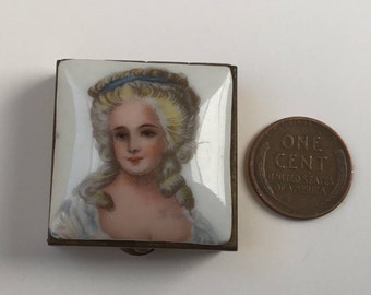 Petite Porcelain Portrait Pillbox
