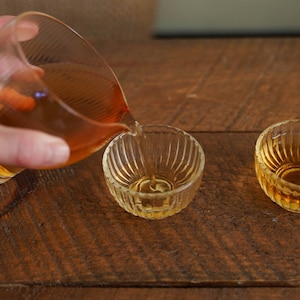Line Texture Glass Teacup - Round