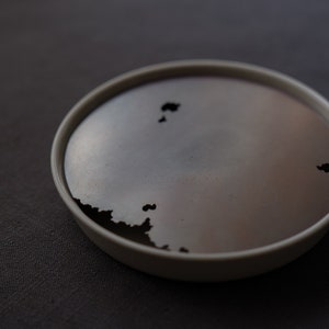 Round Beige Aged Tree Tea Tray