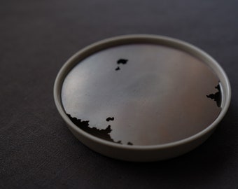 Round Beige Aged Tree Tea Tray