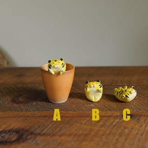 Handmade Yellow Mini Flying Tigers Tea Pet ( S )