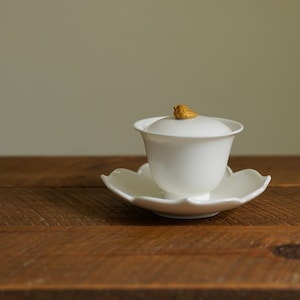 Handmade Creamy White Pine Cone Gaiwan