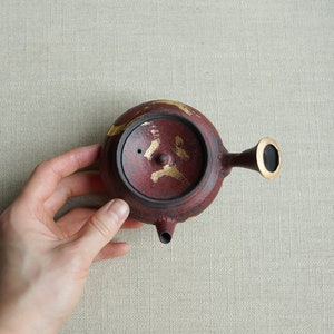 Handmade Iron Red Side Handle Teapot (Round)