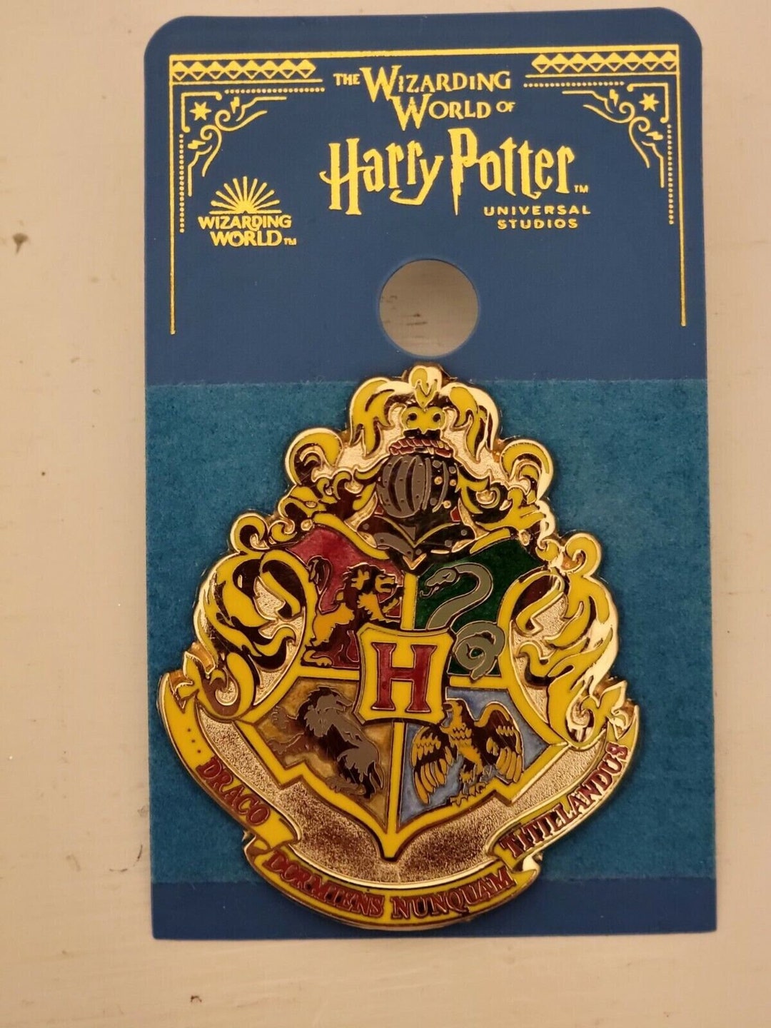 Harry Potter Fan Club Pin Seeking Shops of The Wizarding World Enamel 6 Pin  Set