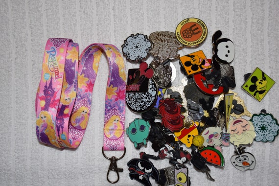 Disney World 25 Pin Trading Lot Lanyard Starter Set Princess Tiana Ariel Belle