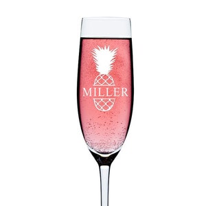 Monogram Champagne Flutes, Personalized Champagne Glass, Wedding toasting flutes, Personalized Wedding Gift,Engraved Champagne Glass