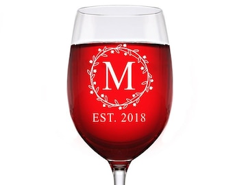 Wreath Monogram Personalized Wine Glass, Custom Wine Glass,Monogram Wine glass,Personalized wine glass Gift,Engraved Wine Glass
