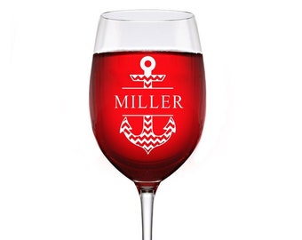 Personalized Anchor Wine Glass, Monogram Wine Glass, Split Monogram Design Wine glass, Personalized wine glass Gift, Engraved Wine Glass