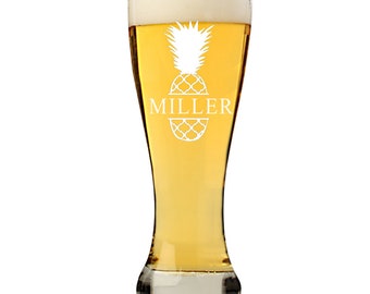 Verre à bière Pilsner sur mesure, personnalisé ananas Split monogramme bière en verre, verre à bière personnalisé, chopes à bière gravé, cadeaux de garçon d’honneur