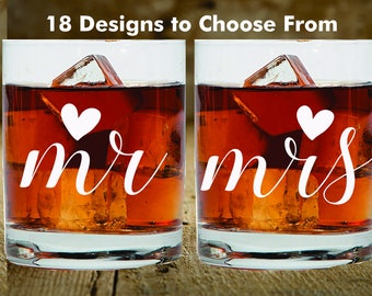 Custom Whiskey Glass Wedding Mr and Mrs Wedding Gift for Couples, 2 pc Set Whiskey Glass, Bourbon Gift glass, Wedding Couples Scotch Glass