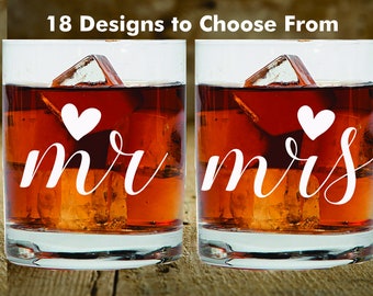 Custom Whiskey Glass Wedding Mr and Mrs Wedding Gift for Couples, 2 pc Set Whiskey Glass, Bourbon Gift glass, Wedding Couples Scotch Glass