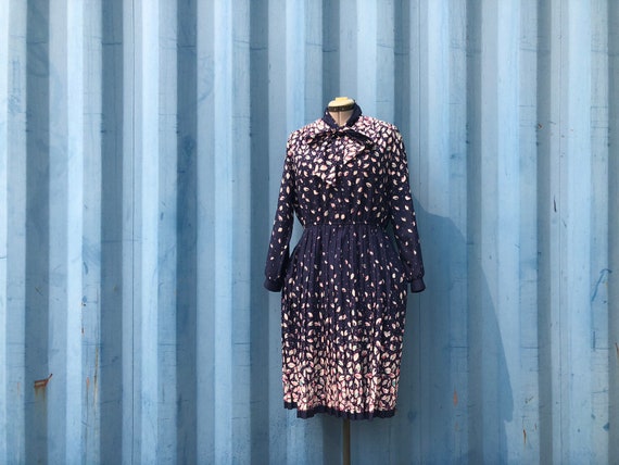 PLUS SIZE- 1970’s pussybow dress