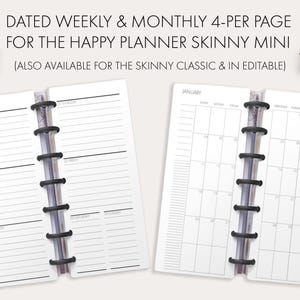 Może przedstawiać: Białe strony planera z układami tygodniowymi i miesięcznymi na rok 2026. Tekst brzmi "DATED WEEKLY & MONTHLY 4-PER PAGE FOR THE HAPPY PLANNER SKINNY MINI". Planer jest otwarty, pokazując strony kalendarza tygodniowego i miesięcznego.