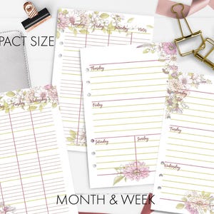 Puede incluir: Insertos de planificador blancos con detalles florales y páginas rayadas. Los insertos están etiquetados con los días de la semana y presentan el texto "COMPACT SIZE" y "MONTH & WEEK". También se ven clips dorados y una cubierta de planificador gris.