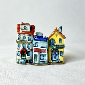 Kleines Haus, drei kleine Häuser, Keramikhäuser, Winkelallee, Hausakzent, Miniaturhaus, Gartendekor, Keramikhäuschen, süßes Haus