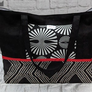 Lose the plastic..Go Green.Large tote graphic circles+black linen reusable,reliable,sustainable Reinforced bottom,2 outside pockets.Eco chic
