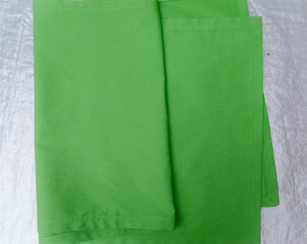 Lime Green Cotton Pique Table Runner: Elegant Mitered Corners