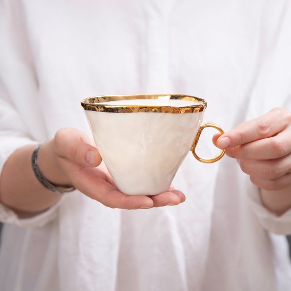 Mug en porcelaine 310 ml. Porcelaine décorée avec de l'or, Tasse à thé de luxe, Porcelaine dorée faite main, Vaisselle classique, Tasse design romantique, DANSEUR