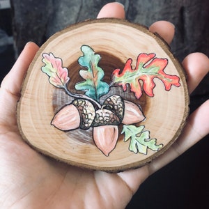 Fall acorn and leaves hand painted wood slice ornament, autumn design. House warming gift, home decor, season decoration
