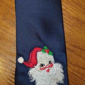 Weihnachtskrawatte Wichtelmann. Navy oder Schwarz Krawatten. Herren Geschenk, Vater, Onkel, Opa, Chef, Kollege, Freund Geschenk vorhanden