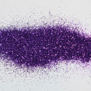 Purper, een fijne glitter, polyesterglitter, kunst en ambacht, oplosmiddelbestendig, fijne glitter, schittering en glans, cosmetische glitter