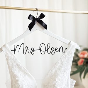 Personalisierte Draht Hochzeit Kleiderbügel - Braut Party Kleiderbügel - Personalisierte Hochzeitsgeschenk - Brautjungfer Geschenke