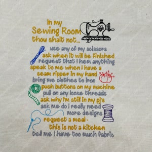 In My Sewing Room Thou Shalt Not Ask - Cartello Metallico 18x12 Pollici Per Cucito, Made In USA
