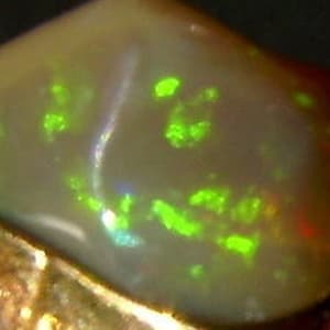 Ring with sparkling brown Welo Fire Opal Nugget