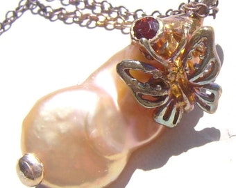 Necklace Baroque pearl and red spinel AND a butterfly