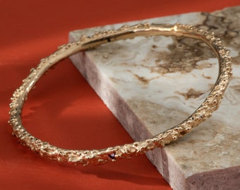 Globular Kimberlite Bangle in Yellow Gold