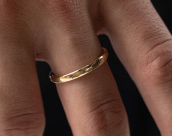 Dappled Ring in Yellow Gold