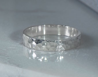 Hammer Finished Band Ring in White Gold