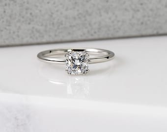 Cushion Cut Solitaire in White Gold